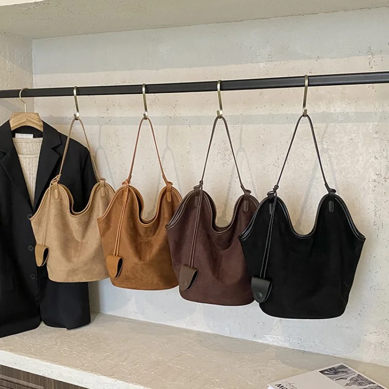 

Элегантная женская сумка через плечо из натуральной кожи с верхней застежкой-молнией для стильной безопасной переноски