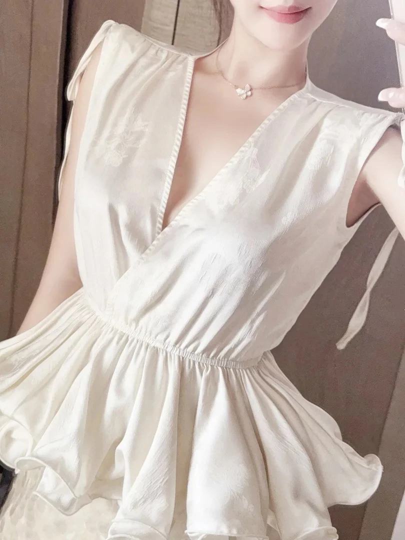 

Medieval Romantic Floral 3D Emed Classic Design Top Women's Slim Fit irt V-Ne Svel Polyester Fiber Pure Color