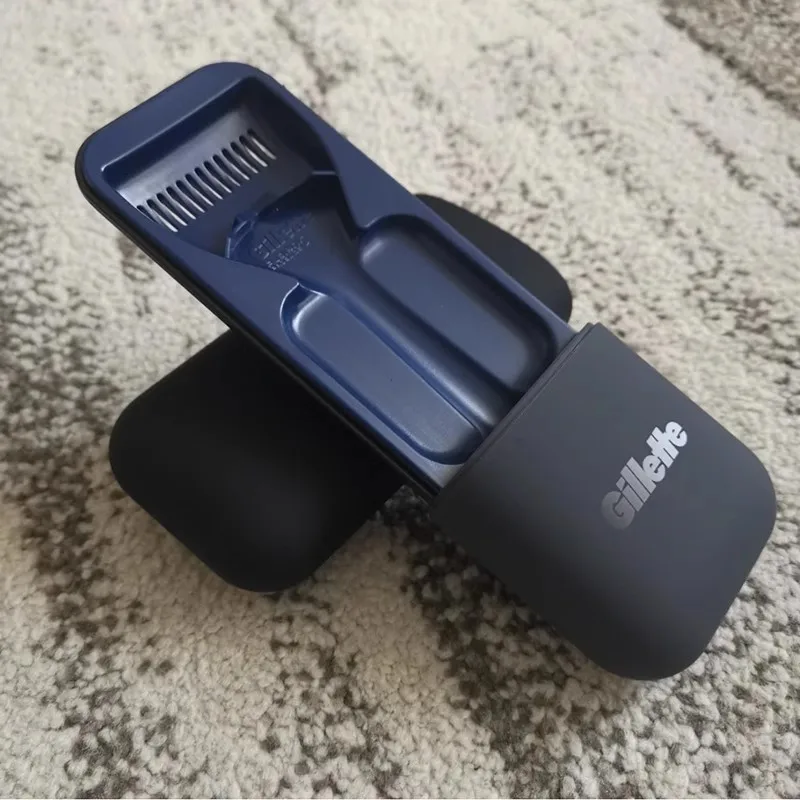 Gillette Magnetic Travel Box for Gillette Razors Fusion Series Magnetic Series Mach 3 Vector 3 Travel Case view 4