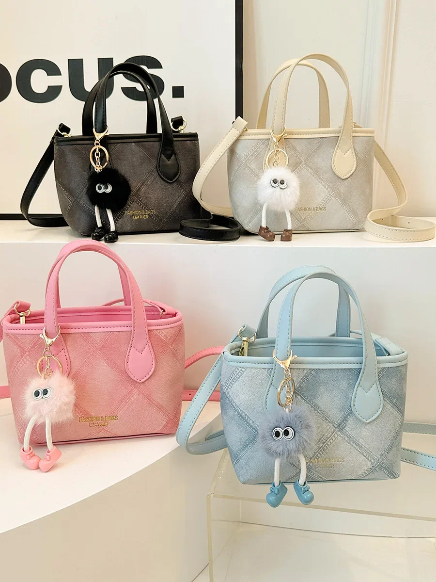 Torebka typu bucket bag na zimę 2025 - minimalistyczna damska torba na ramię, wielofunkcyjna torba do noszenia na skos i do ręki.