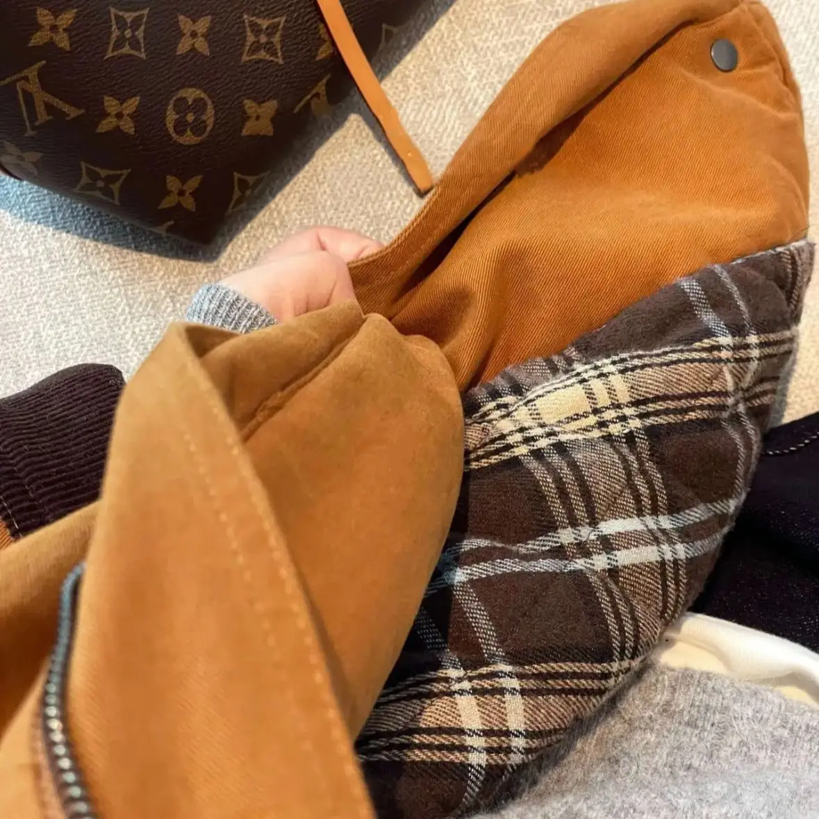 Women Fall Winter Mid-Length Cotton Puffer Jacket Thickened Warm Loose Fit Coat with Dark Brown Collar & Plaid Lining Outerwear