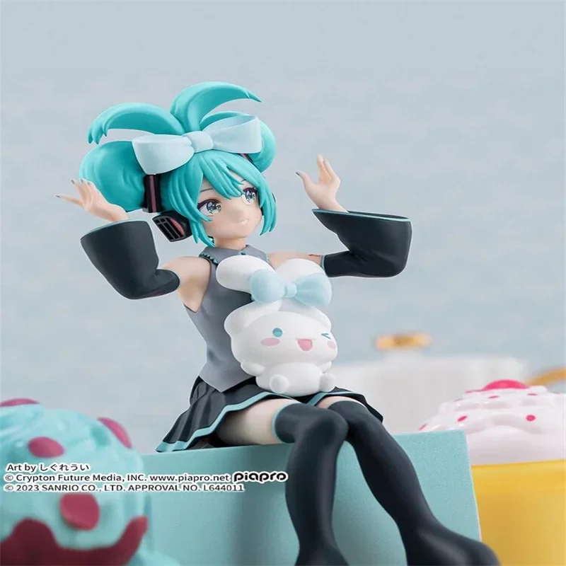 Original sega luminasta hatsune miku com cinnamoroll anime figura pvc modelo decoração de mesa estatueta coletar meninas presente aniversário