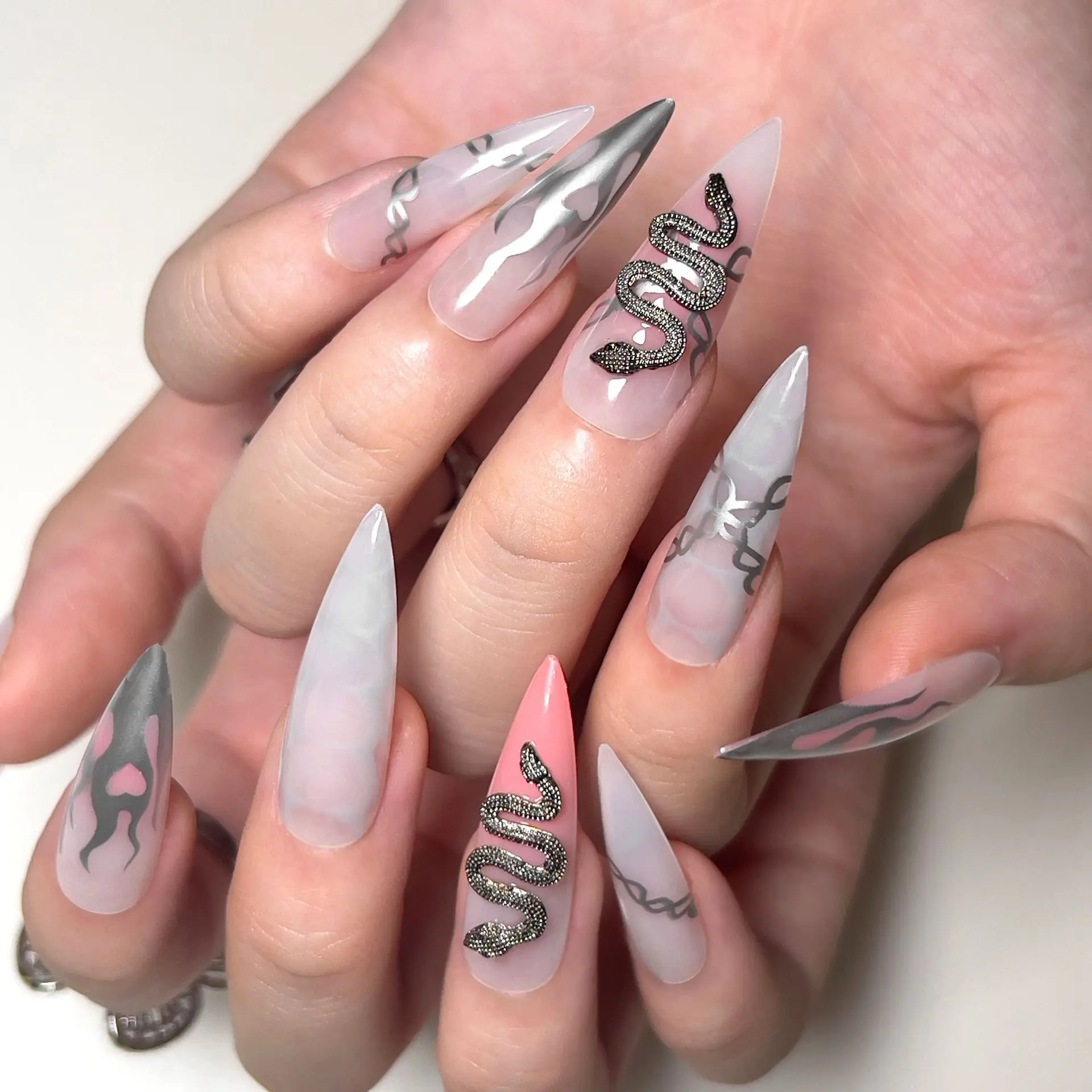 24Pcs Long Almond Stiletto False Nails Silver Base Ivy Design Press on Fake Nails Simple Wearable Nail Tips with Glue