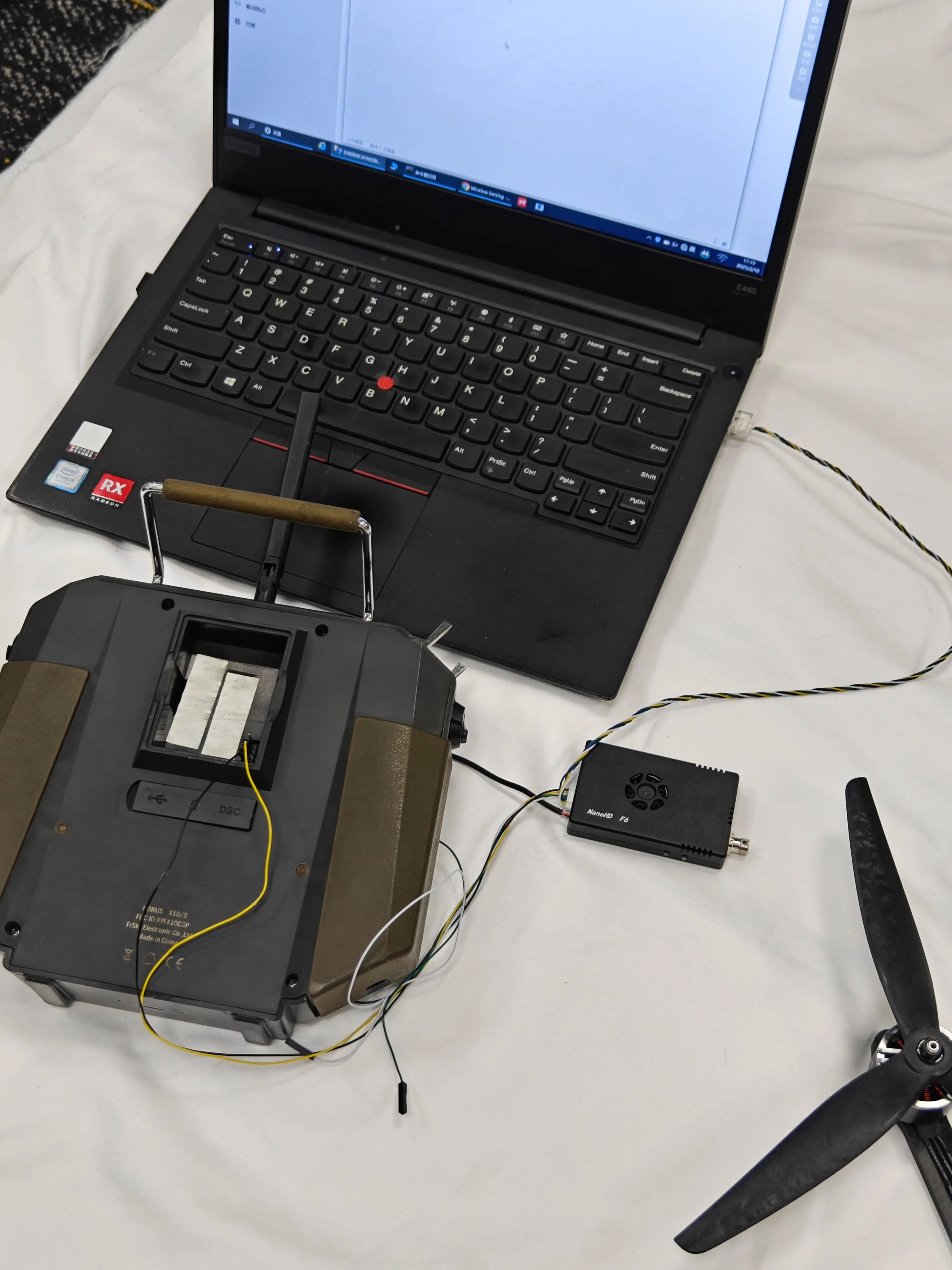 وحدة نقل فيديو بيانات الألياف الضوئية 20 كجم لمسافات طويلة جدًا وتأخير منخفض 0.3 مللي متر ألياف بصرية أحادية الوضع مع واجهة FC