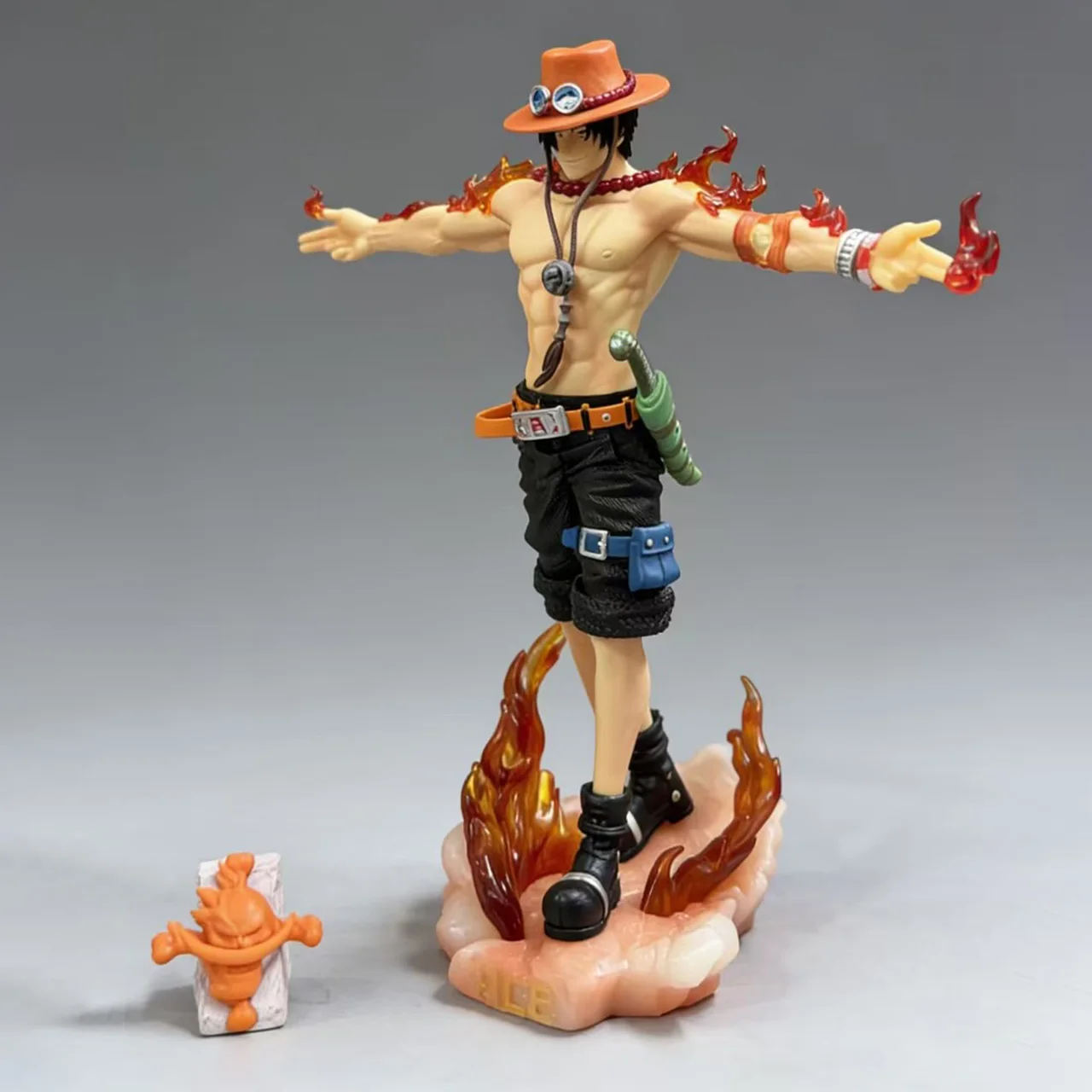 One Piece Portgas D. Ace Sammlerfigur, Feuerflammen-PVC-Statue, Tischdekoration, Weihnachtsgeschenk für Anime-Fans