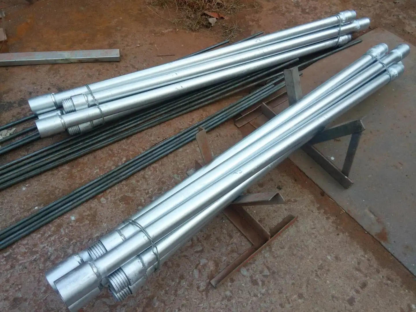 Plataforma de perforación plegable pequeña personalizada para uso familiar, mini plataforma de perforación de pozo de agua con motor de 60m, 80m y 100m con bomba de agua