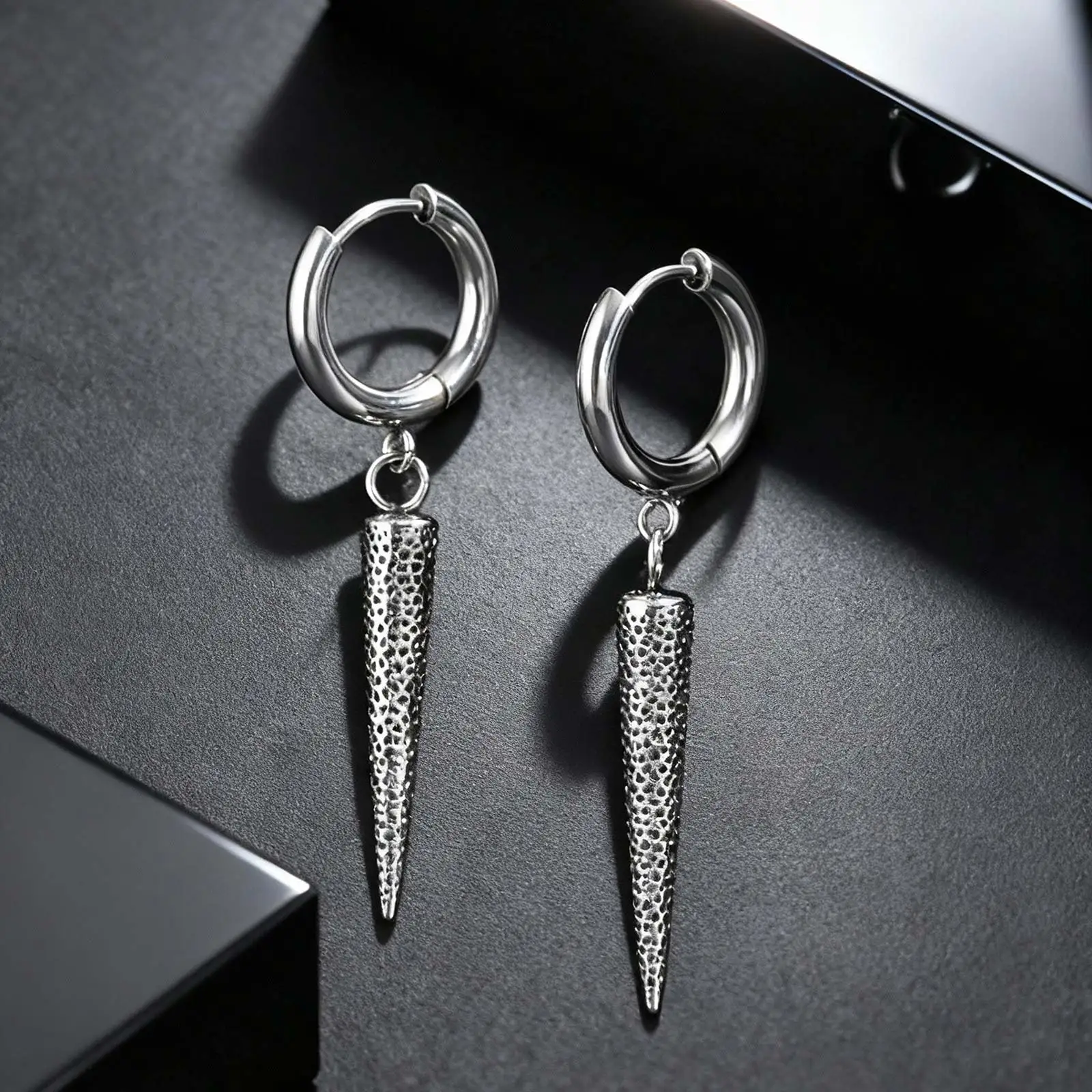 Edelstahl Punk Gothic Kegel Tropfen Ohrringe für Männer, Mode Silber Farbe Lange Anhänger Ohrringe, Vintage Hip-Hop Schmuck