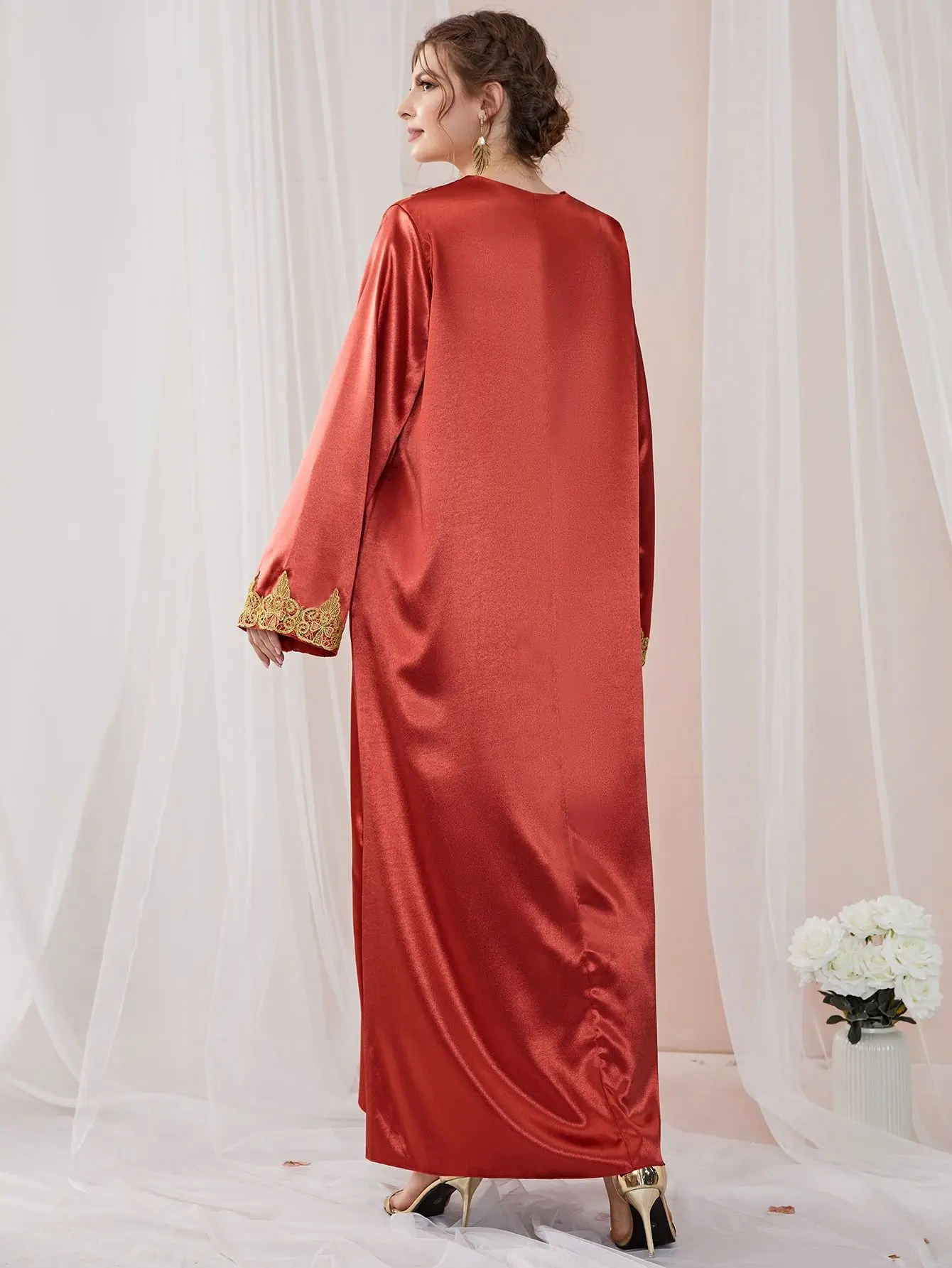 2025 جديد وصول OEM عباية المرأة فستان مسلم دبي طويلة الأكمام الخامس الرقبة زين فستان فضفاض المرأة المسلمة عباية