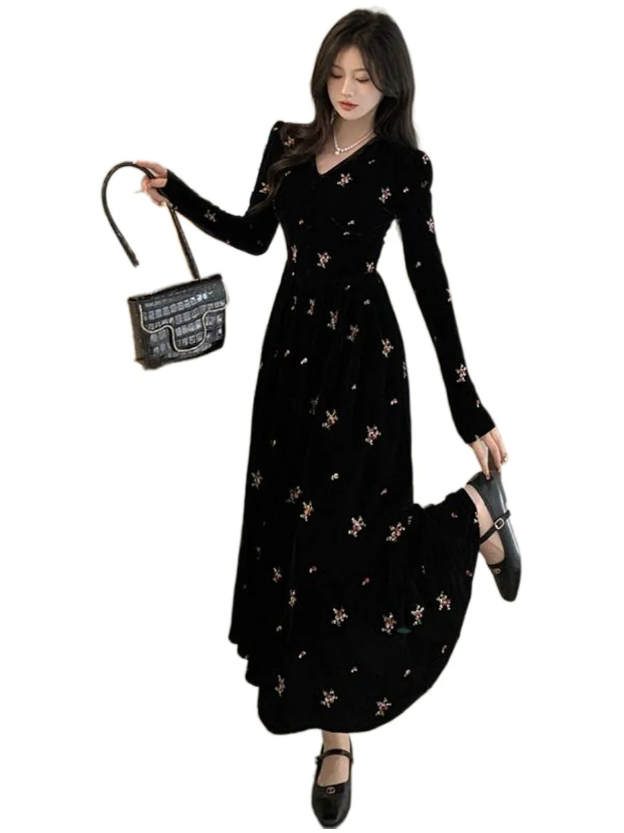 Large Women\'s French Vintage Elegant V-Neck Fragmented Flower Long Dress Female Slim Fit Black Velvet Embroidered Dresses