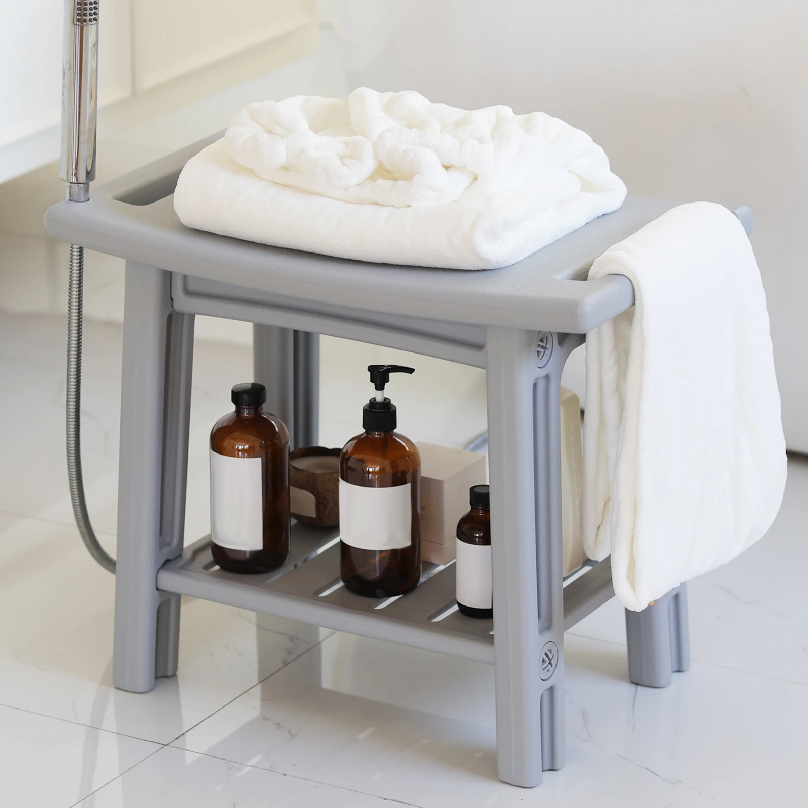 

Водонепроницаемая скамья для душа с ручками и держателем для душевой лейки, регулируемые ножки, двухуровневая полка для хранения