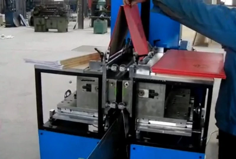 Hardcover-Buch-Gehäuse-In-Maschine