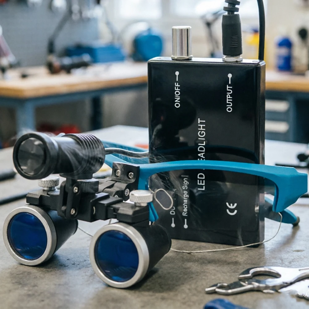 

Стоматологическая лупа с подсветкой, увеличение 2.5x/3.5x, металлический корпус, медицинская лабораторная лупа с тканевым чехлом для стоматологов