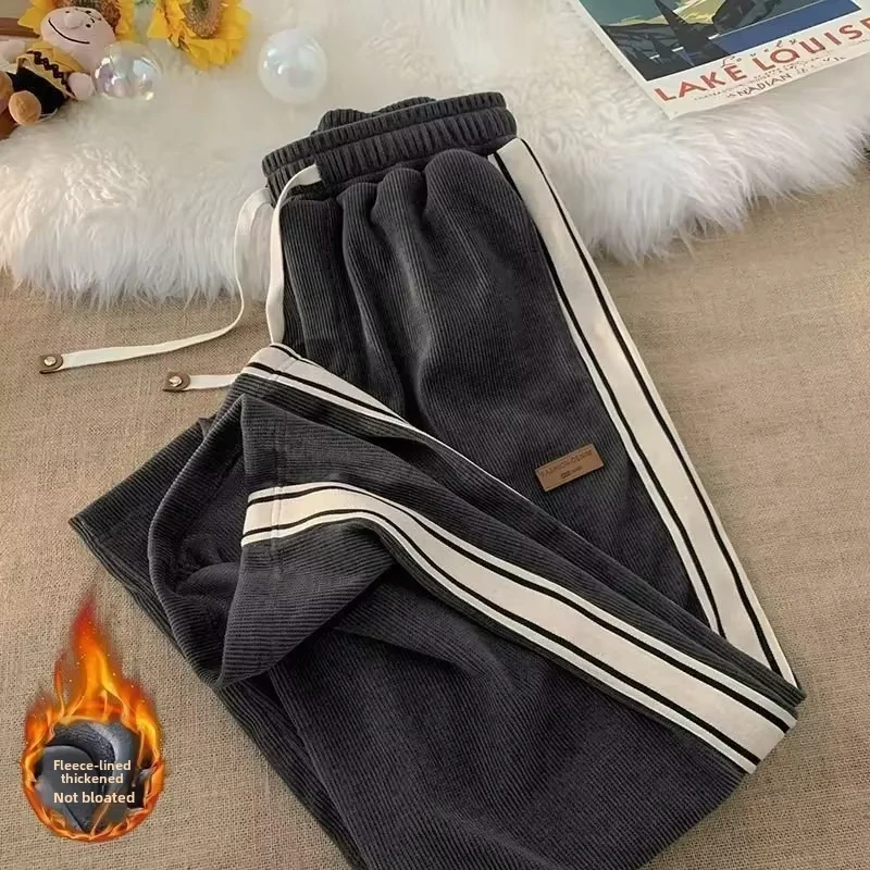 Pantaloni da uomo alla moda in velluto a coste Pantaloni sportivi foderati in pile vintage americano stile casual vestibilità ampia Stagione autunnale