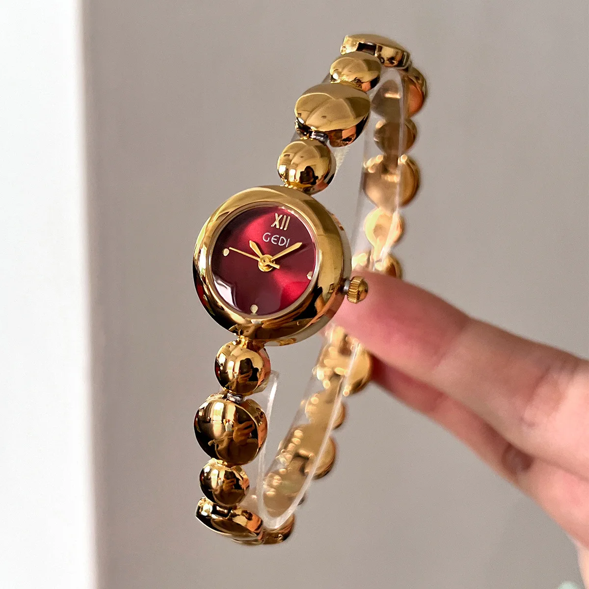 Relógio de pulseira com design de contas pequenas luxo feminino nicho vintage de alta qualidade casual versátil relógio de quartzo aço inoxidável