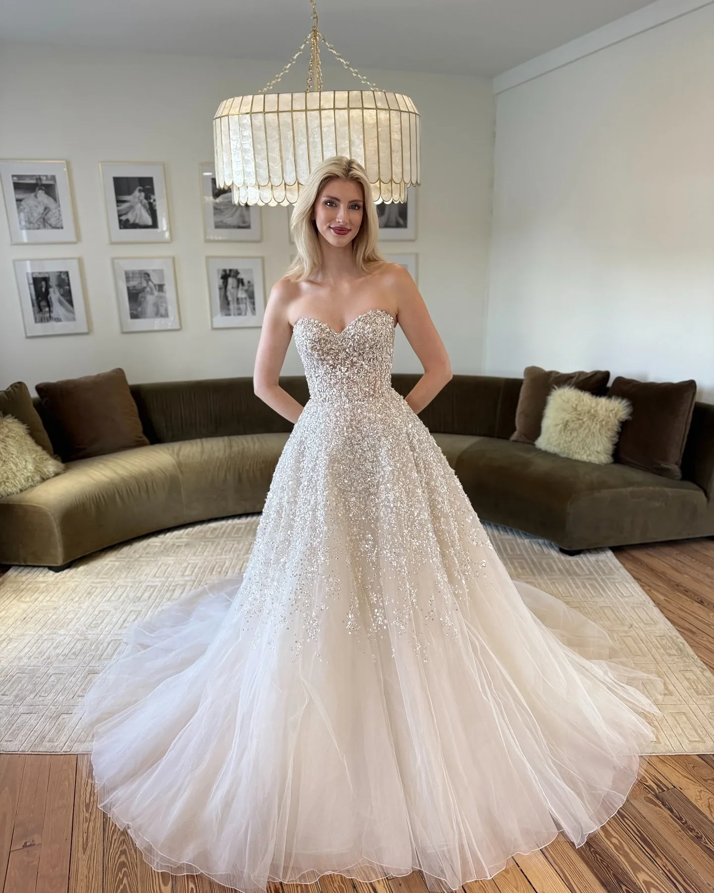 Luxury Sweetheart Sparkling Glitter Wedding Dress Customized Sleeveless Beaded A-line Bride Dress Elegant Party Dress