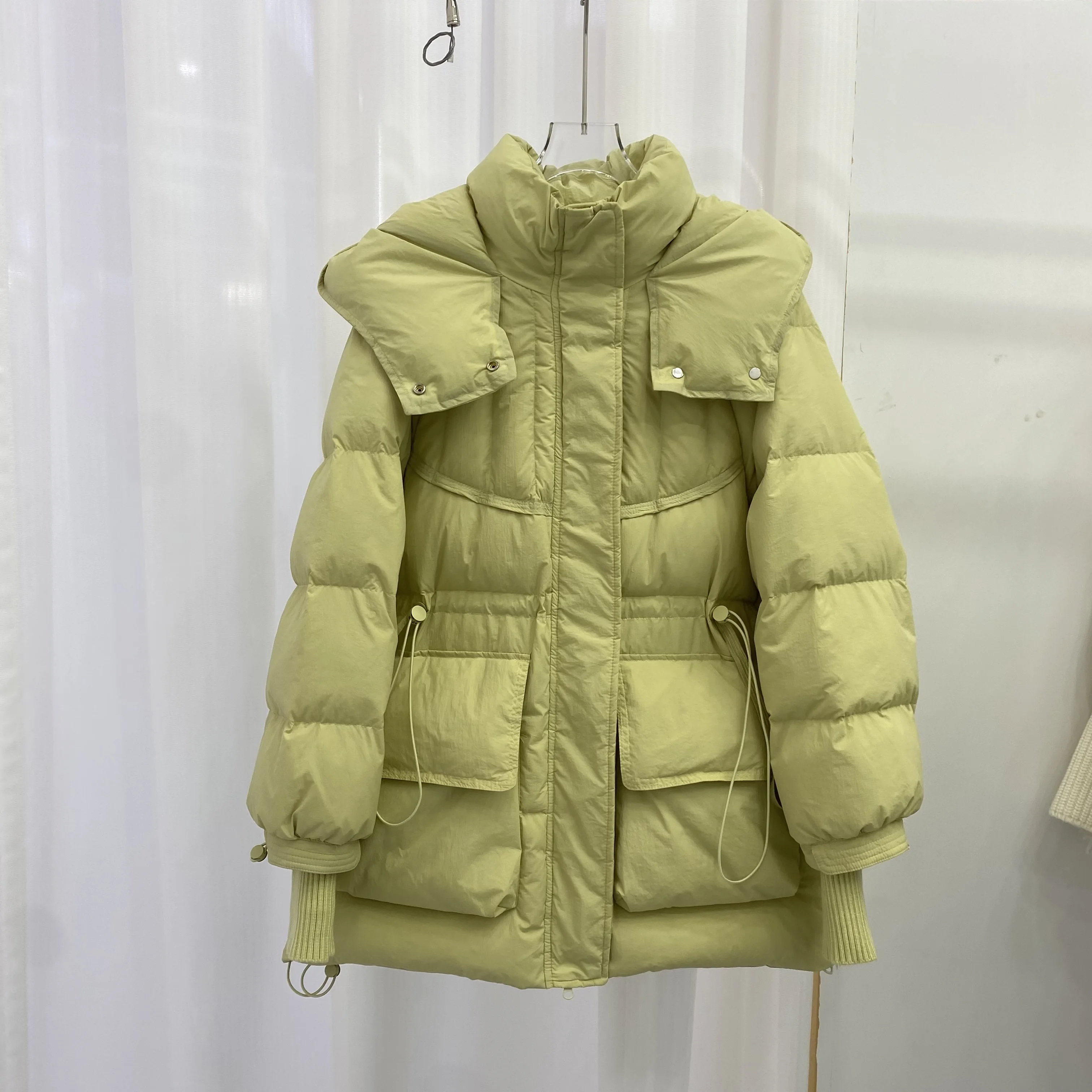 سترة نسائية شتوية جديدة لعام 2025 بغطاء للرأس وأكمام محبوكة دافئة وسترة بيضاء مقاومة للرياح #1