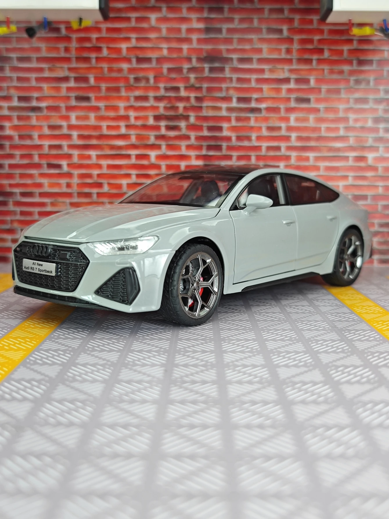 Modelo de coche de aleación RS7 1:24, colección de adornos, regalo acústico-óptico, juguetes para niños, puertas y capó, maletero se puede abrir