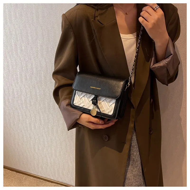 

Маленькая квадратная сумка в усовершенствованном стиле, нишевый дизайн, элегантная сумка через плечо из искусственной кожи в стиле ретро с вышивкой для мобильного телефона