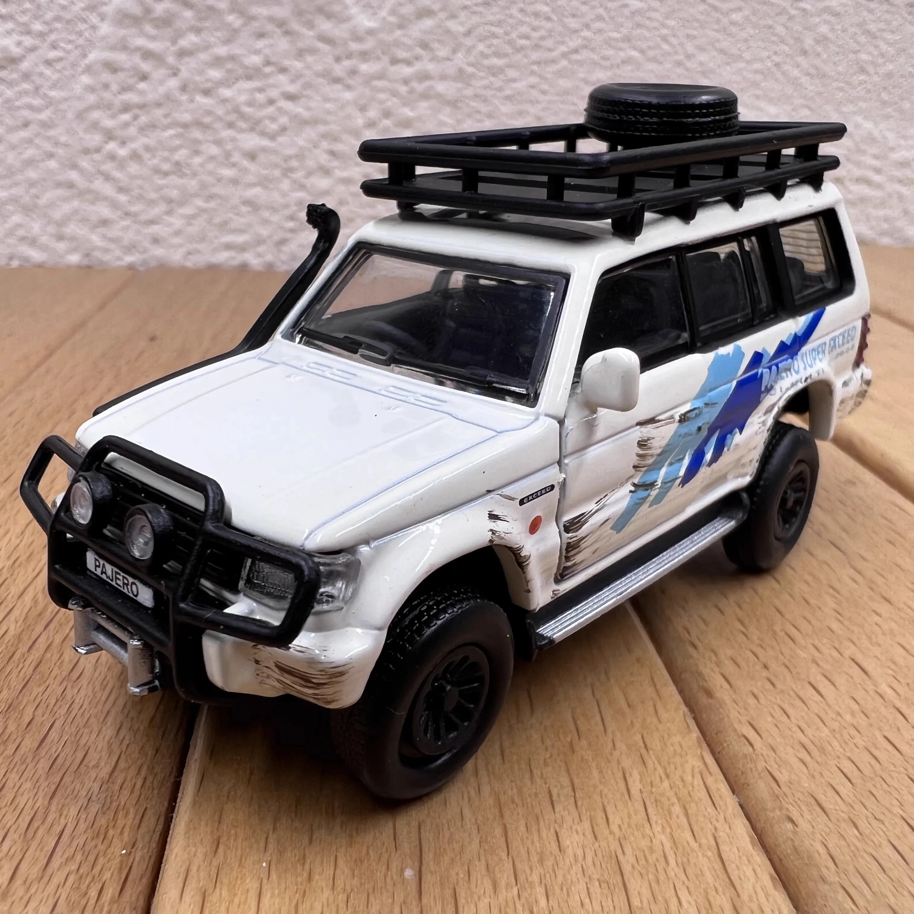 

1:64 Pajero Alloy Model Car Off-road Vehicle Display Garage Scene Diorama Props