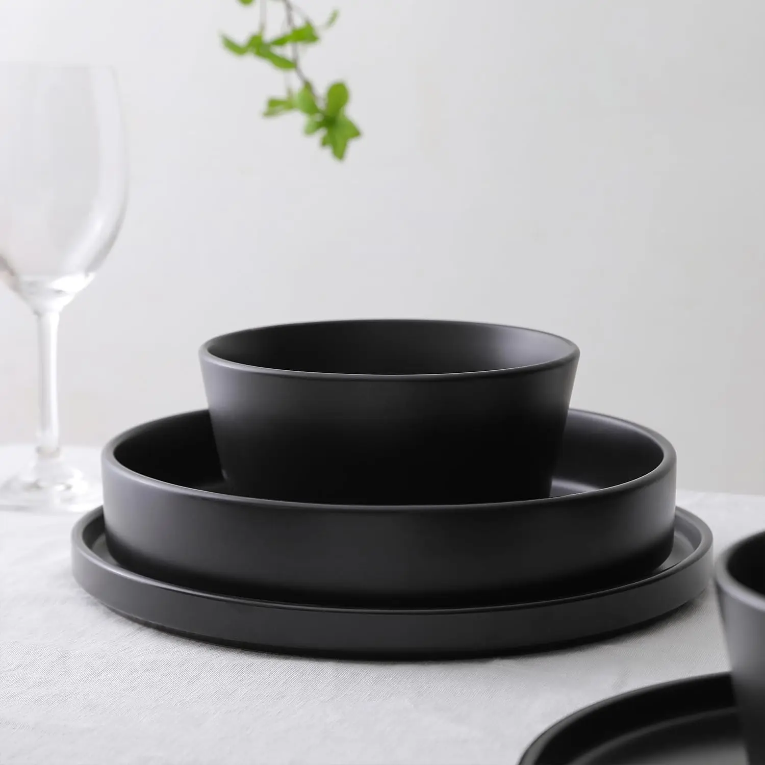 

Lain Celina Luxury Nordic 12-Piece Stoneware Ceramic Dinnerware Set Black Porcelain Bowls Pasta Free Bulk Plate Set Dining Home