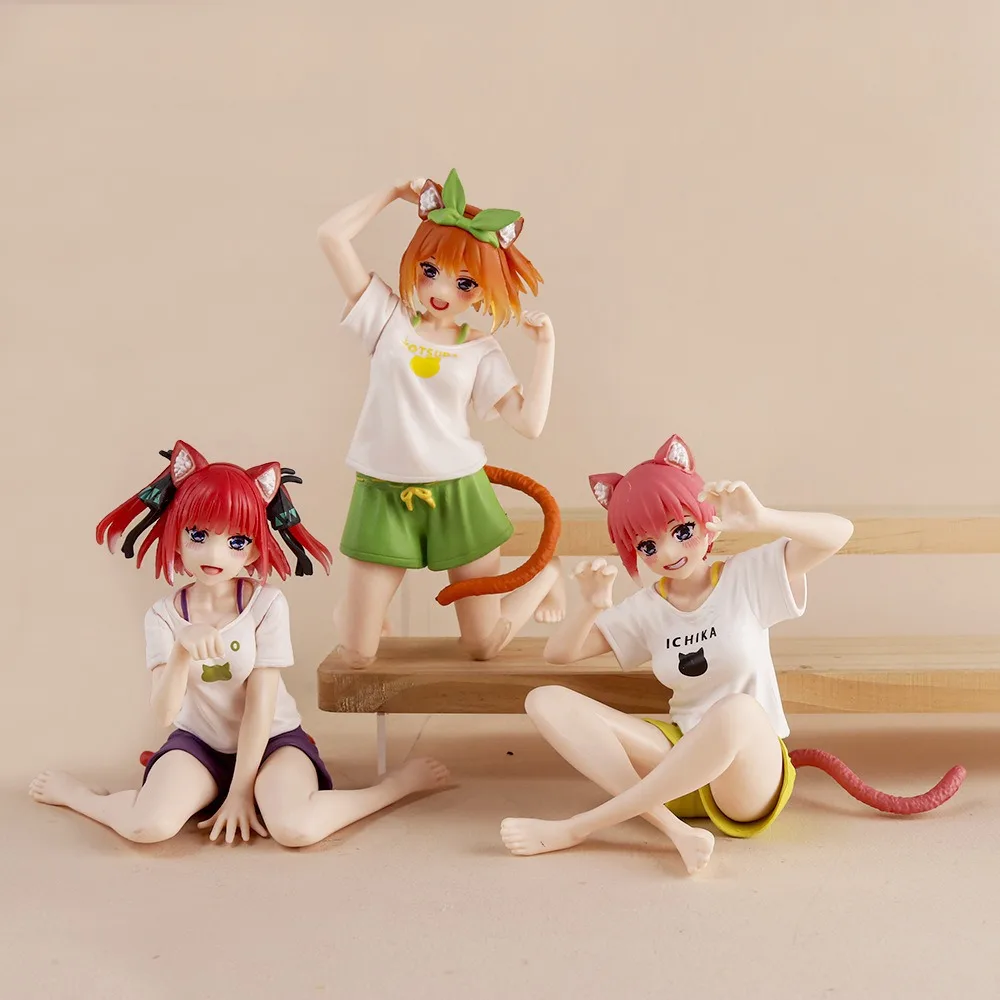 Muñeca modelo de coche Nakano Nino de cuatro hojas de anime de 11cm, figura de gato Nakano Mirai de cinco elementos, adornos de escritorio de colección de PVC