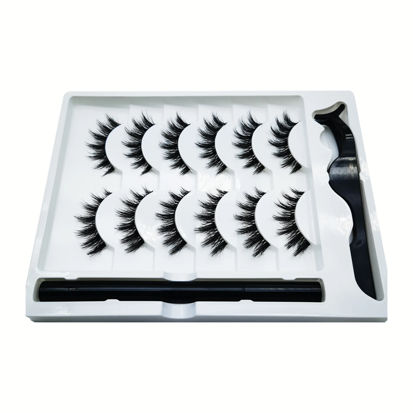 Juego de 6 pestañas postizas magnéticas, con rizos gruesos y sin marcas visibles al destrabarse. Combina con delineador de ojos súper adhesivo a prueba de fugas