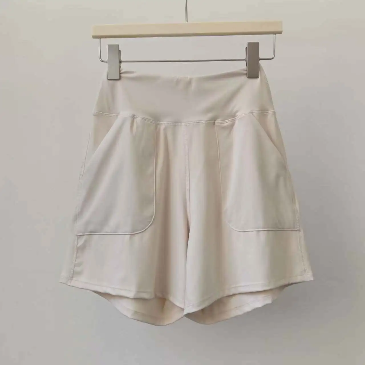Yoga-Dreiviertelhose für Damen, hohe Taille, lässig, zum Laufen, Training, schlankmachend, schnelltrocknend, locker und atmungsaktiv, Sportshorts – Detail 1