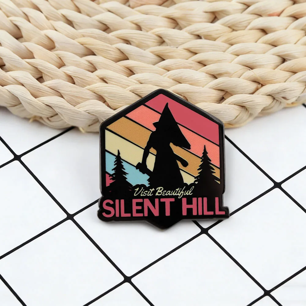 Pyramid Head besucht Beautiful Silent Hill Emaille-Pin Horror-Spiel-Brosche Retro-Sonnenuntergang-Abzeichen Rucksack-Accessoire Fan-Halloween-Geschenk – Detail 14