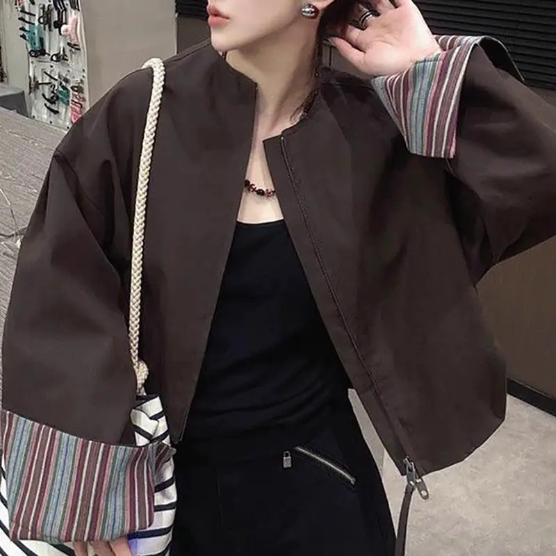 

Korean contrasting stripes splicing crew neck jacket women's 2026 autumn new lazy loose versatile coffee jacket