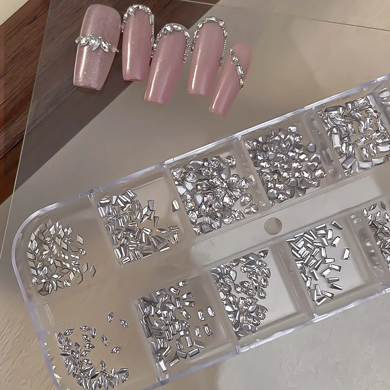 KANIU 1 Box Glänzende Klare Kristall-Edelsteine Nagelrhinestones Glas AB Flachbodige Gemischte Fantasieformen Diamanten Maniküre Dekorations-Set