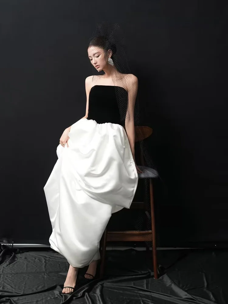 

2026 New Fashion High-End Studio Portrait Photography Simple Magazine Style Personal Artistic Individual Clothing Design
