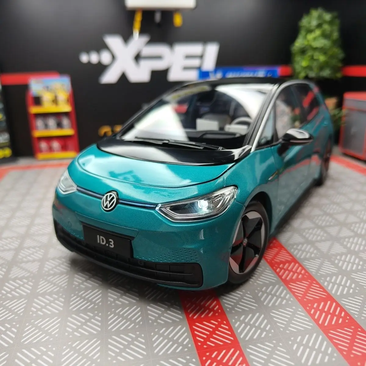 

Diecast 1:18 Scale Volkswagen ID3 Alloy Car Model Collectible Toy Gift Souvenir Display Ornament