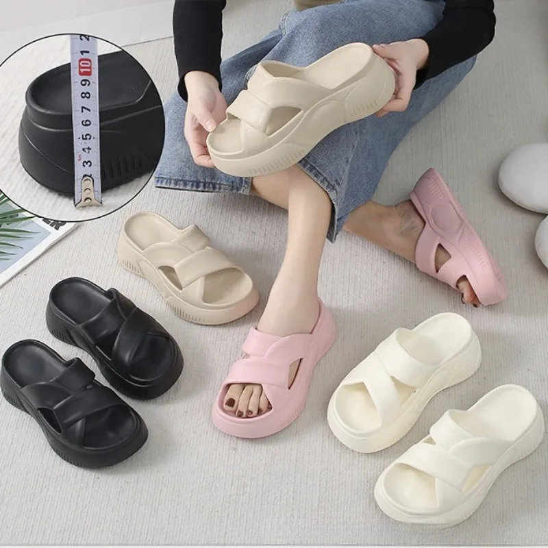 

2025 Thick-soled Slippers for Women's Summer Outer Wear Fashionable Outdoor Wear Versatile Women's Home Beach Non-slip Slippers