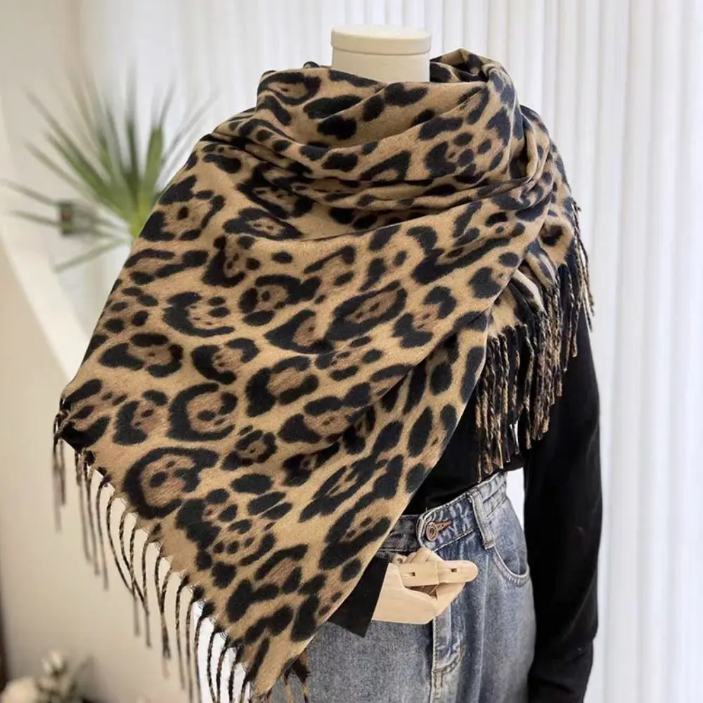 Moda leopardo borlas chal a prueba de viento Foulard grueso Pashmina Hijabs imitación Cachemira invierno bufanda cálida para mujer hombre