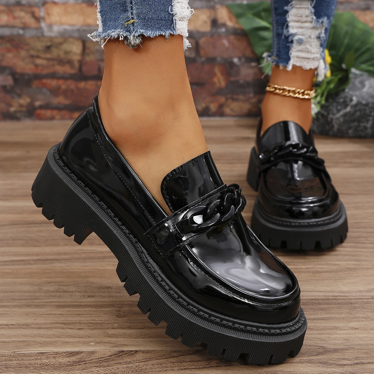 Mocassins de plataforma feminina com decoração de corrente moda estilo preppy sapatos mulher couro patente deslizamento em senhoras apartamentos plus size