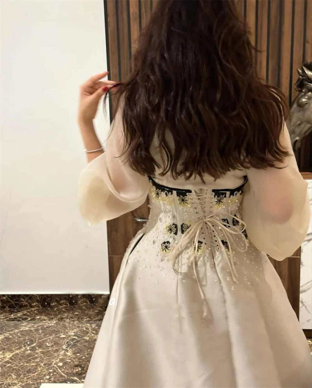 Customized Vintage Cream Prom Gowns 2025 Arabic Evening Dresses Beading Middle East V Neckline Wedding Party Gowns Lace Up Back