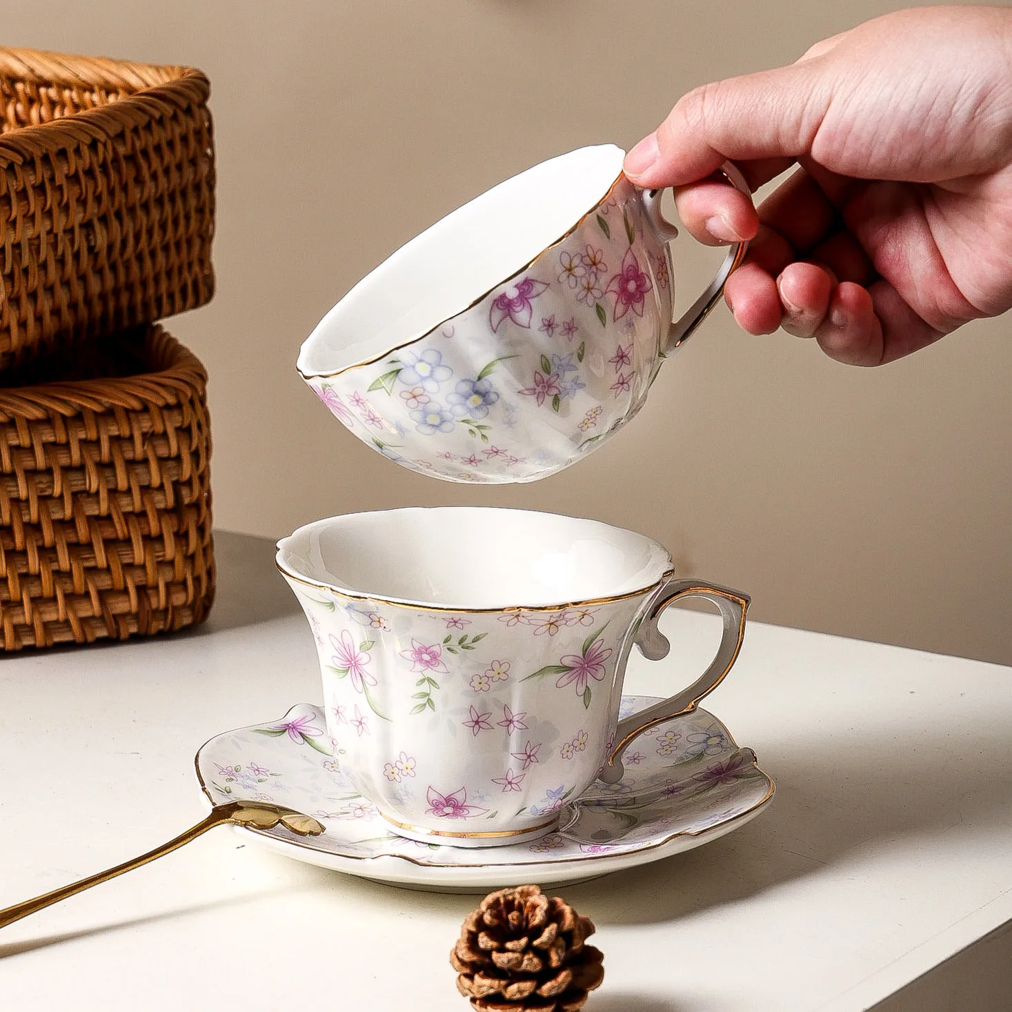 Vintage English Pink Flower Ceramic Coffee Cup Set Afternoon Camellia Tea Mug With Golden Edge Luxury Ceramic Cup Kitchen Cup