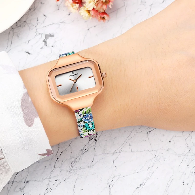 New 2025 Alloy Ladies Watch Simple Luxury Fashion Classic Student Quartz Watch Birthday Gift