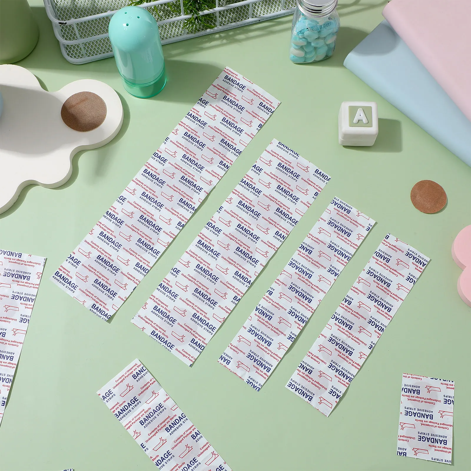 100Pcs Breathable Finger and Knuckle Bandages Elastic Fabric Waterproof Adhesive Protective Patch for Wounds Round Spot Bandages