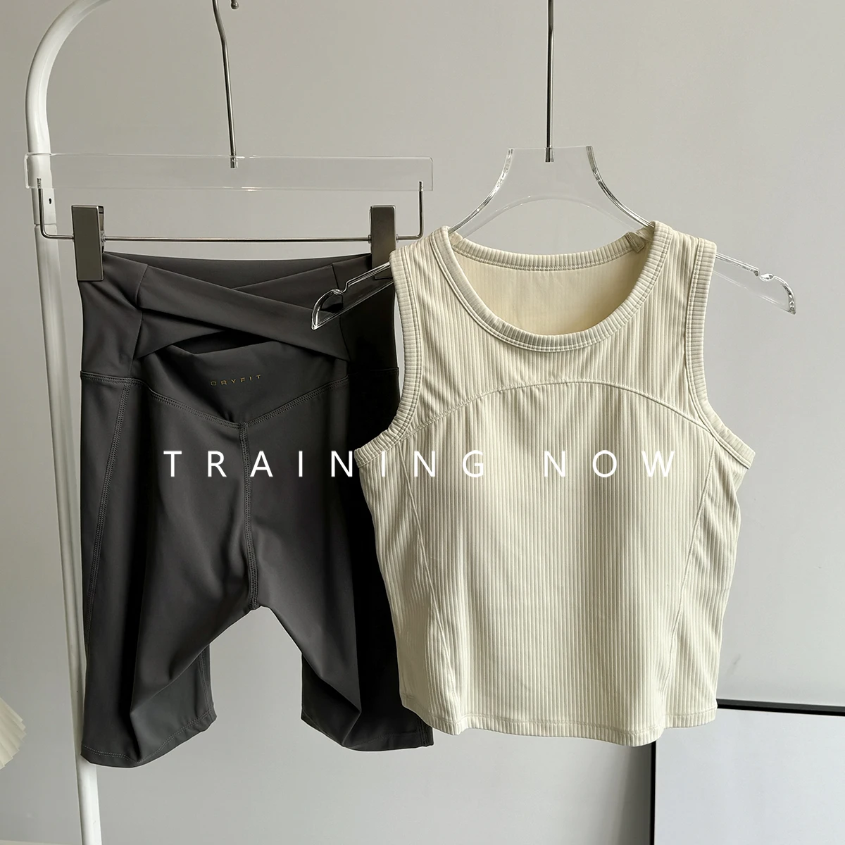 

Running suit for women in summer gym training with chest pad sleeveless vest nude feeling high waist hip lifting sports yoga