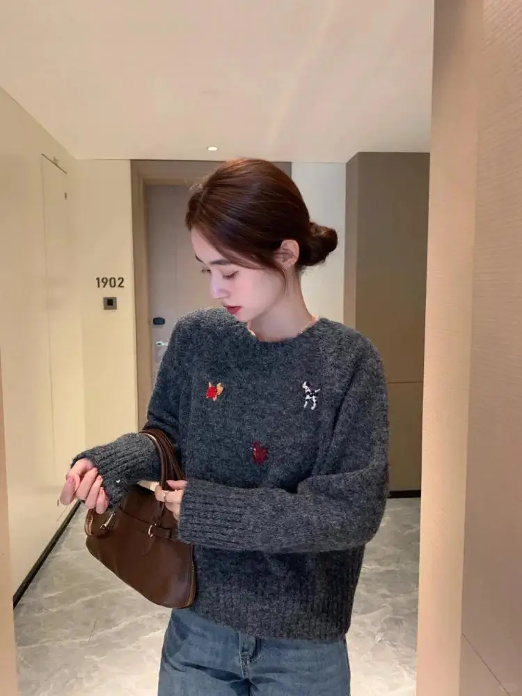 

Women's Embroidery Festival Cotton Knitted Sweater Autumn And Winter Temperament Round Neck Versatile Pullover Long Sleeved Tops