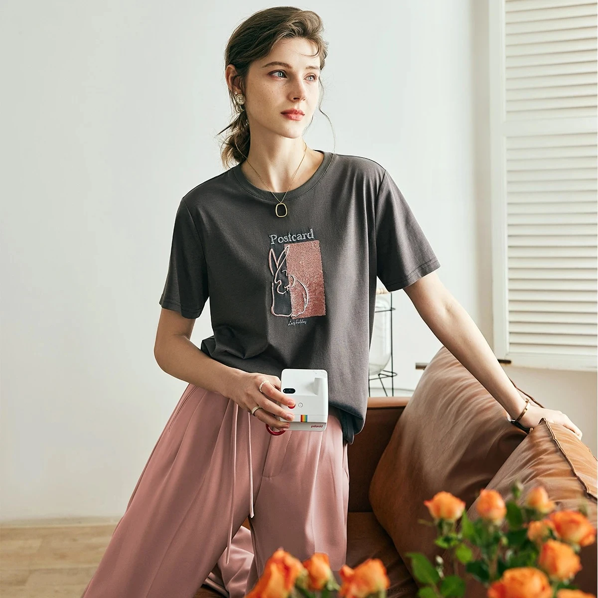 OLrain Women's Dark Gray Short Sleeve T-shirt Loose Embroidered Crew Neck Tee Summer 2026 New Casual Wear Clothes O58XT90553