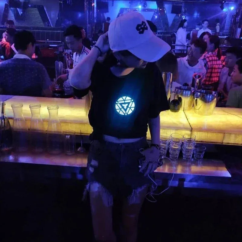 Светящаяся футболка для взрослых, костюмы супергероев Ironmanes для косплея, светодиодная батарея, голосовое управление, светящиеся топы с короткими рукавами, детская зарядка, яркая