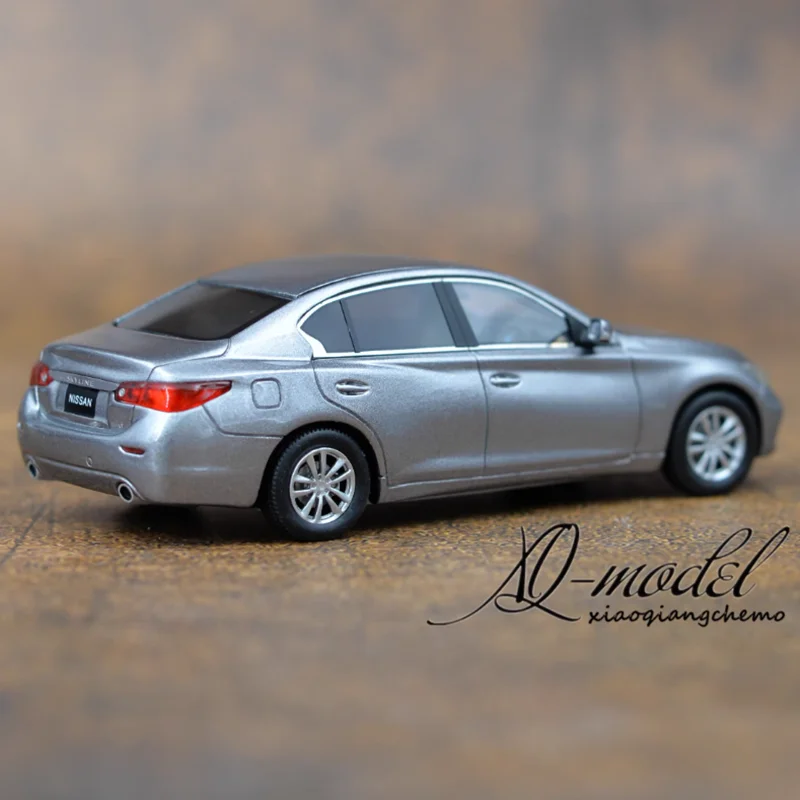 Original 1:43 Scale Nissan skyline 350GT Hybrid Infiniti Q50 Simulation Resin Car Model Static Display Collectible Gift Souvenir