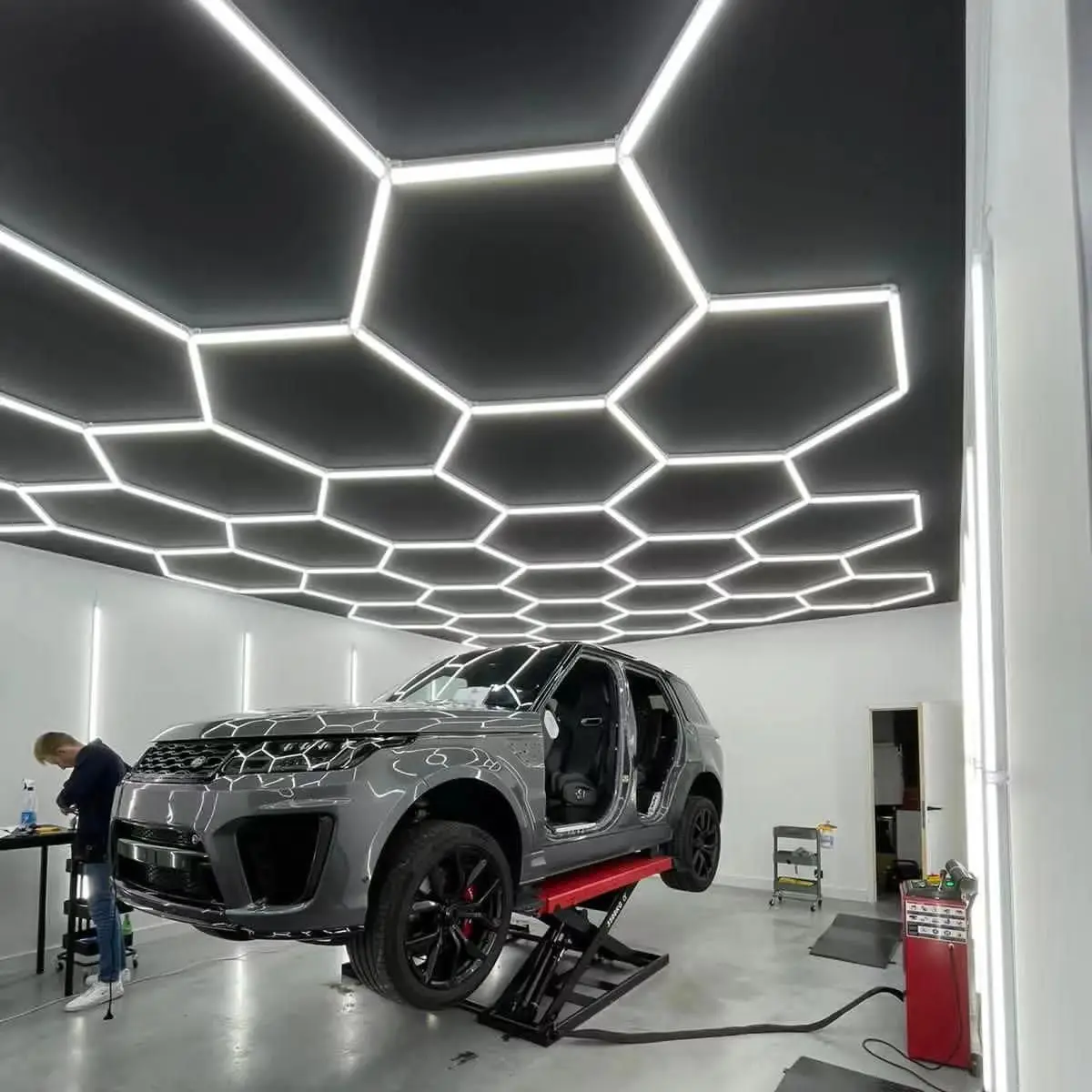 

Customized 20*24 Feet Garage Hexagon Light 6500K Honeycomb Car Detailing Working lights for Car Repair Workshop