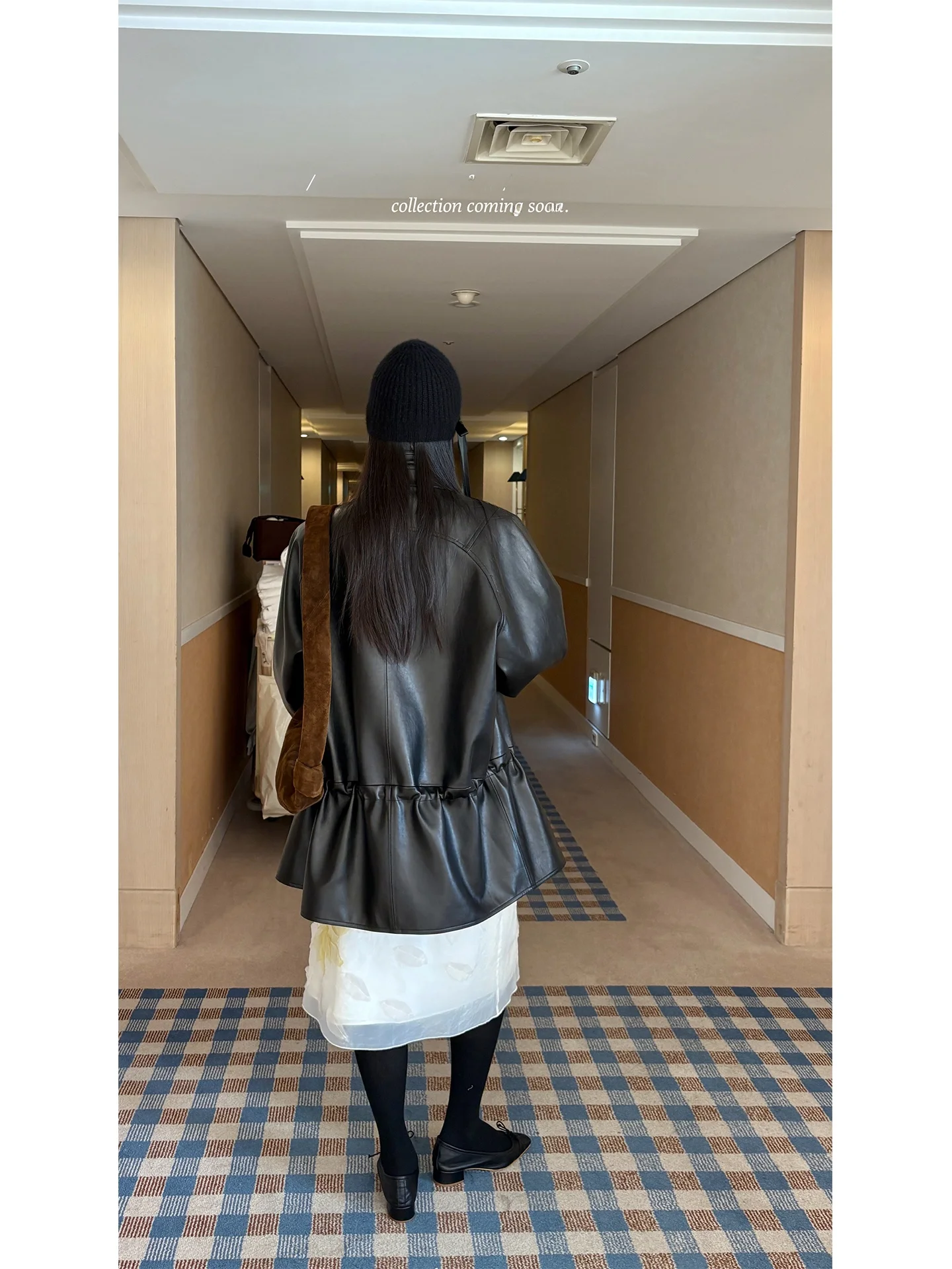 Jaqueta Feminina Preta de Caimento Solto com Manga Longa, Botões Duplos, Cordão, Ombreiras, Couro PU Ecológico, para Início do Outono