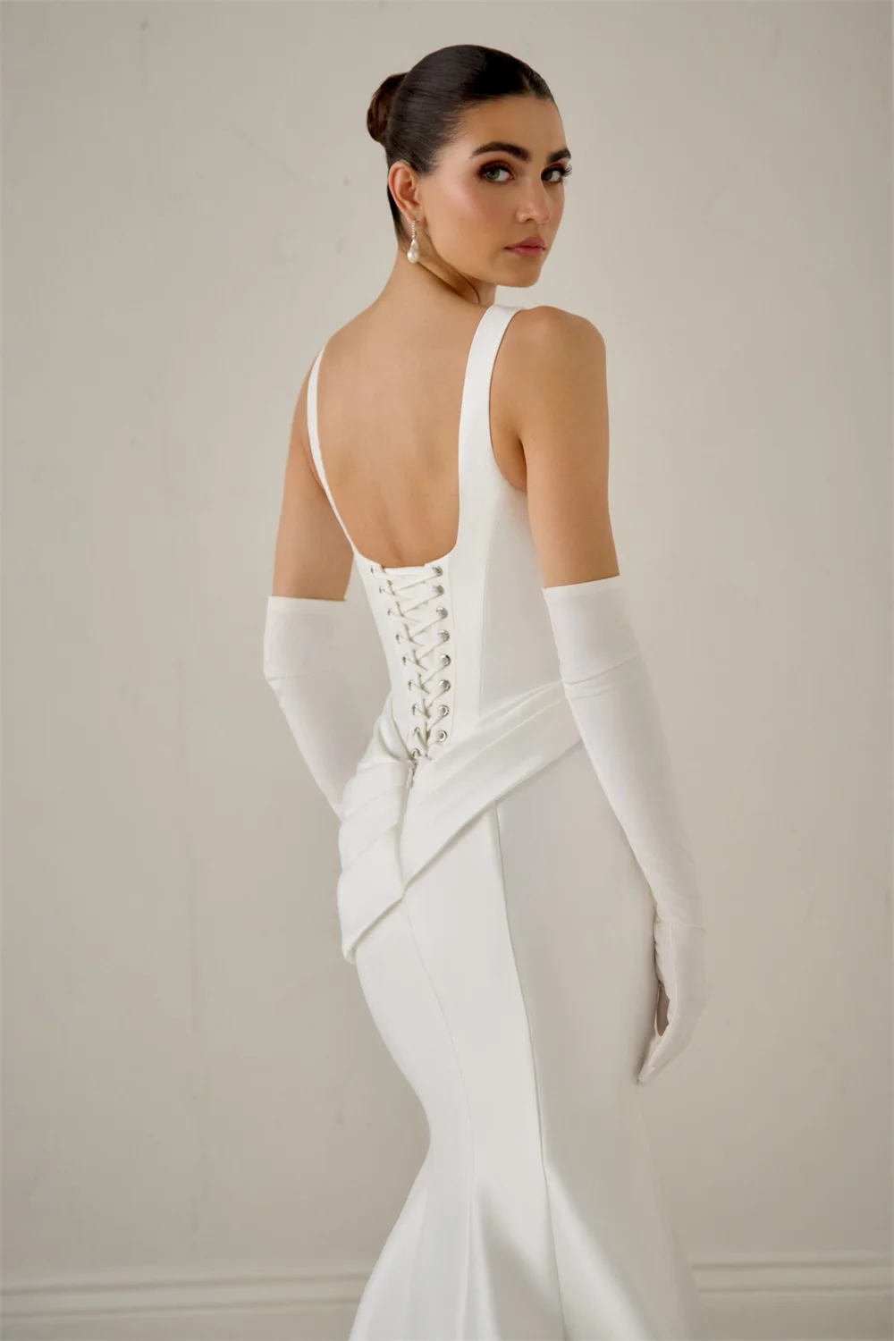 فستان زفاف كيوتو مخصص بياقة مربعة بيضاء حورية البحر مطوي ذيل طويل فيستدوس دي نوش برباط من الخلف سهرة رسمية 2025