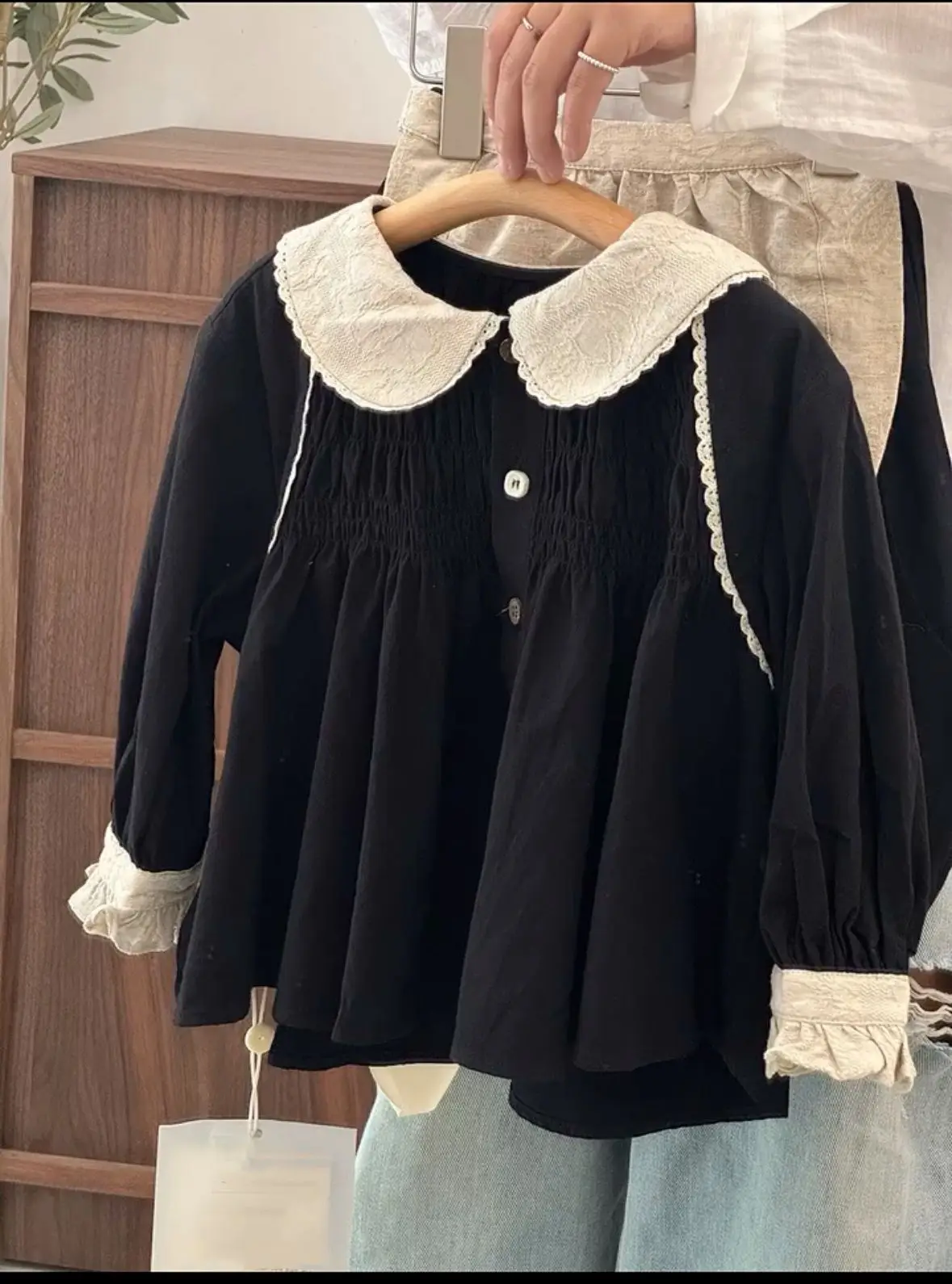 Blouses Girl Autumn Shirt New Black Baby Shirt Collar Color Collision Loose Coat Forest Tops 2024 Turn Down Collar Simple