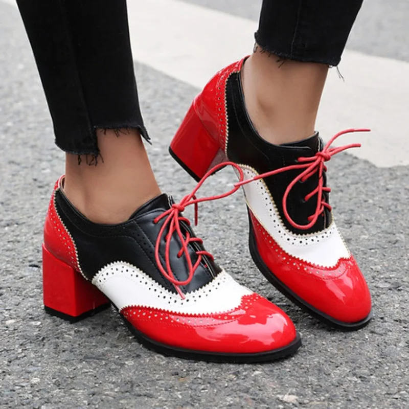 

Женские туфли-оксфорды из лакированной кожи, винтажные туфли-броги на толстом каблуке со шнуровкой в британском стиле, туфли-лодочки-броги на массивном каблуке с глубоким вырезом