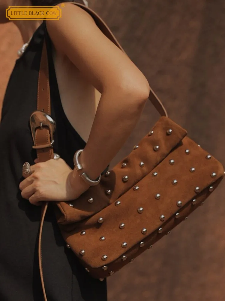 

Новая дизайнерская женская сумка на одно плечо с клапаном и карманом, сумка из натуральной кожи с заклепками и широким ремешком, повседневная сумка через плечо под мышками